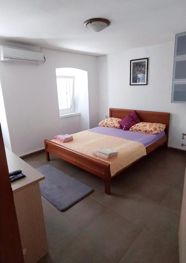 Guest House Maza Kotor Luaran gambar