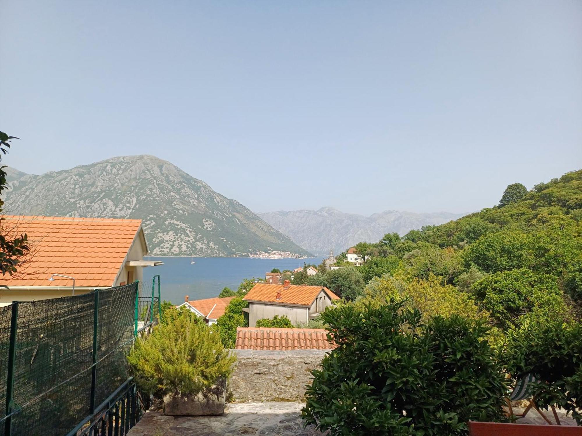 Guest House Maza Kotor Luaran gambar