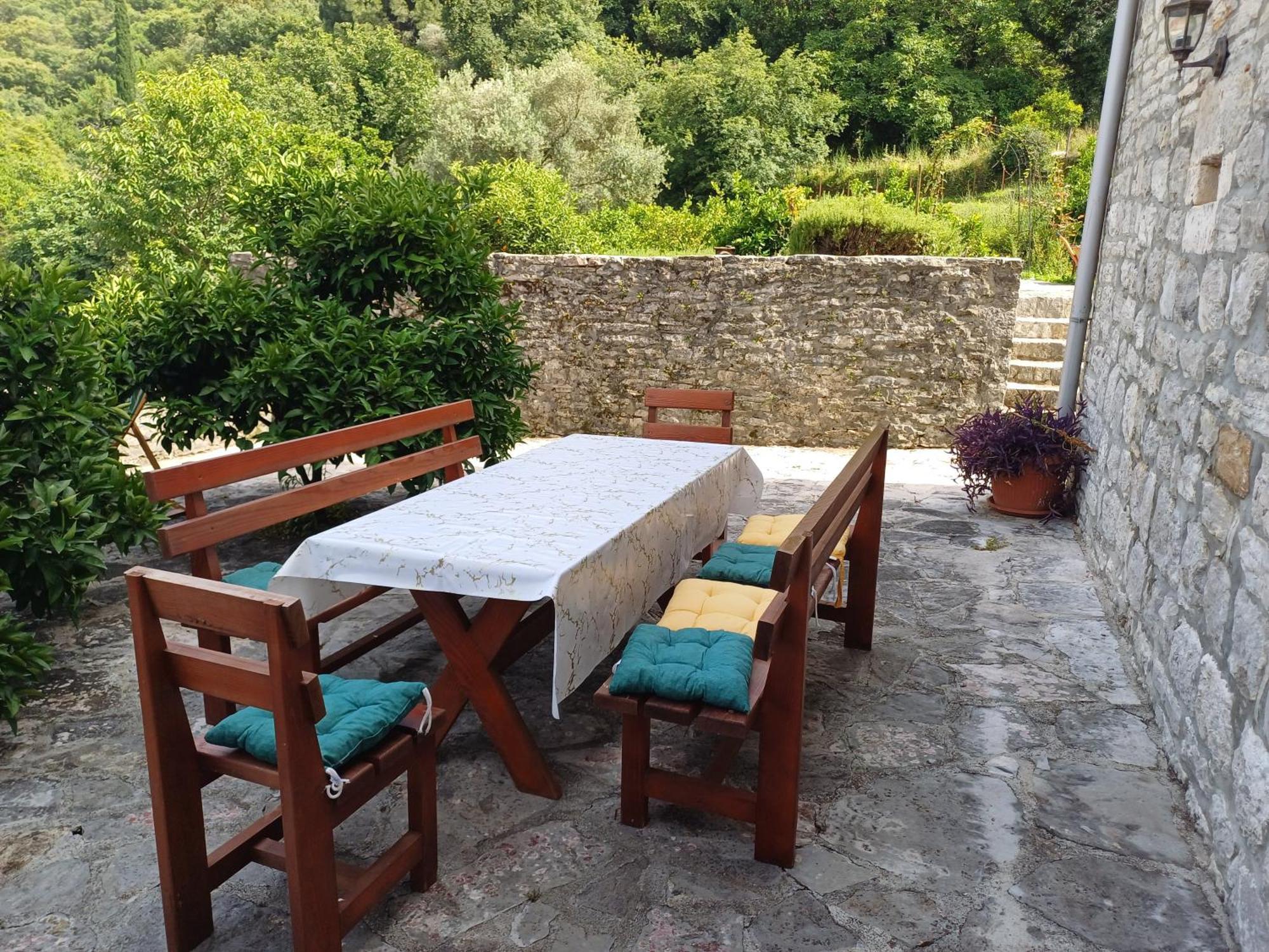 Guest House Maza Kotor Luaran gambar