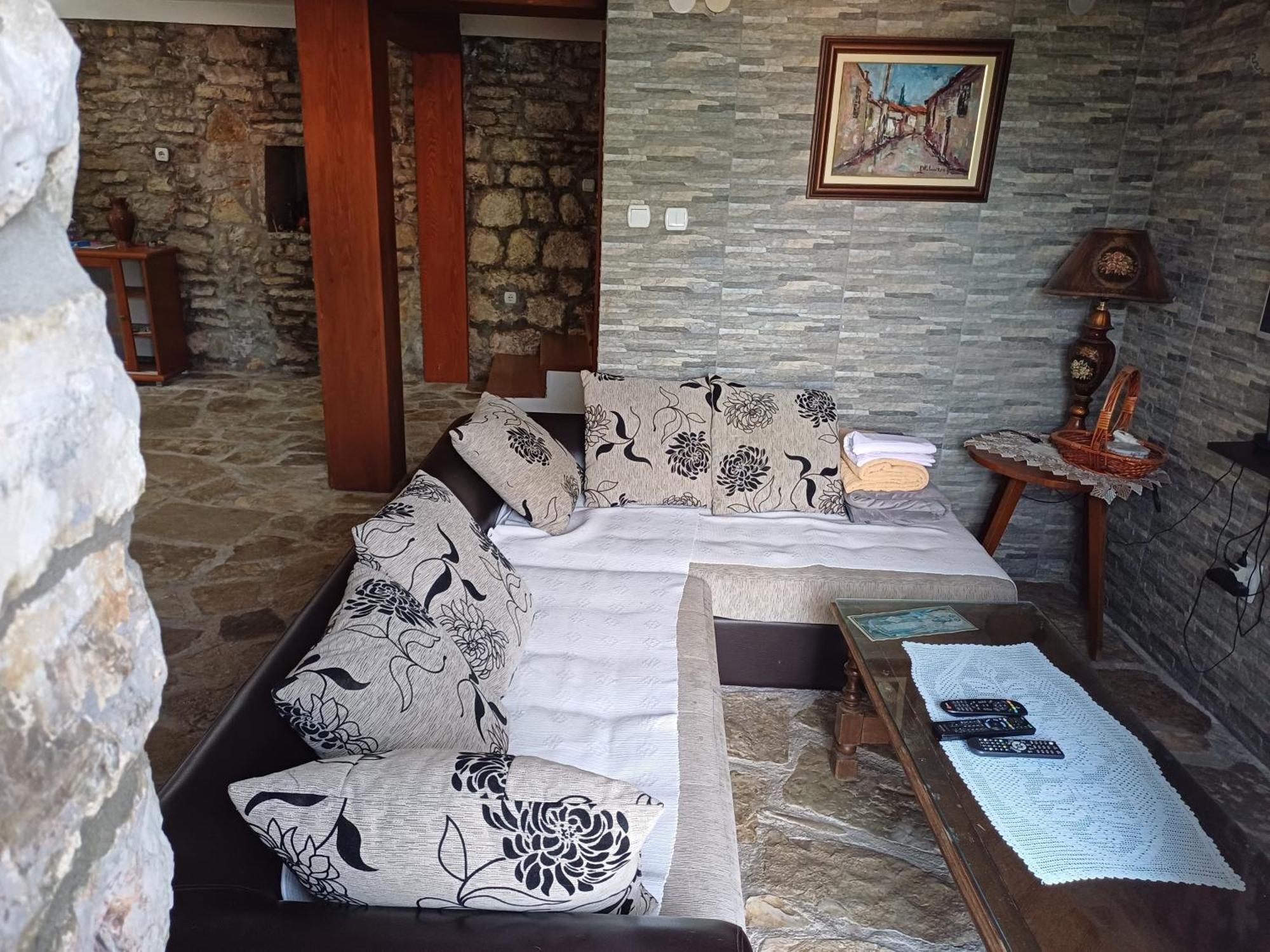 Guest House Maza Kotor Luaran gambar