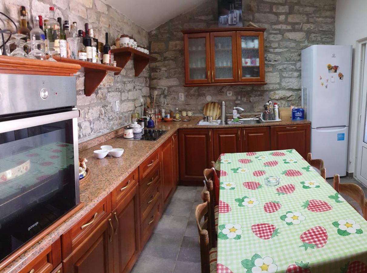 Guest House Maza Kotor Luaran gambar