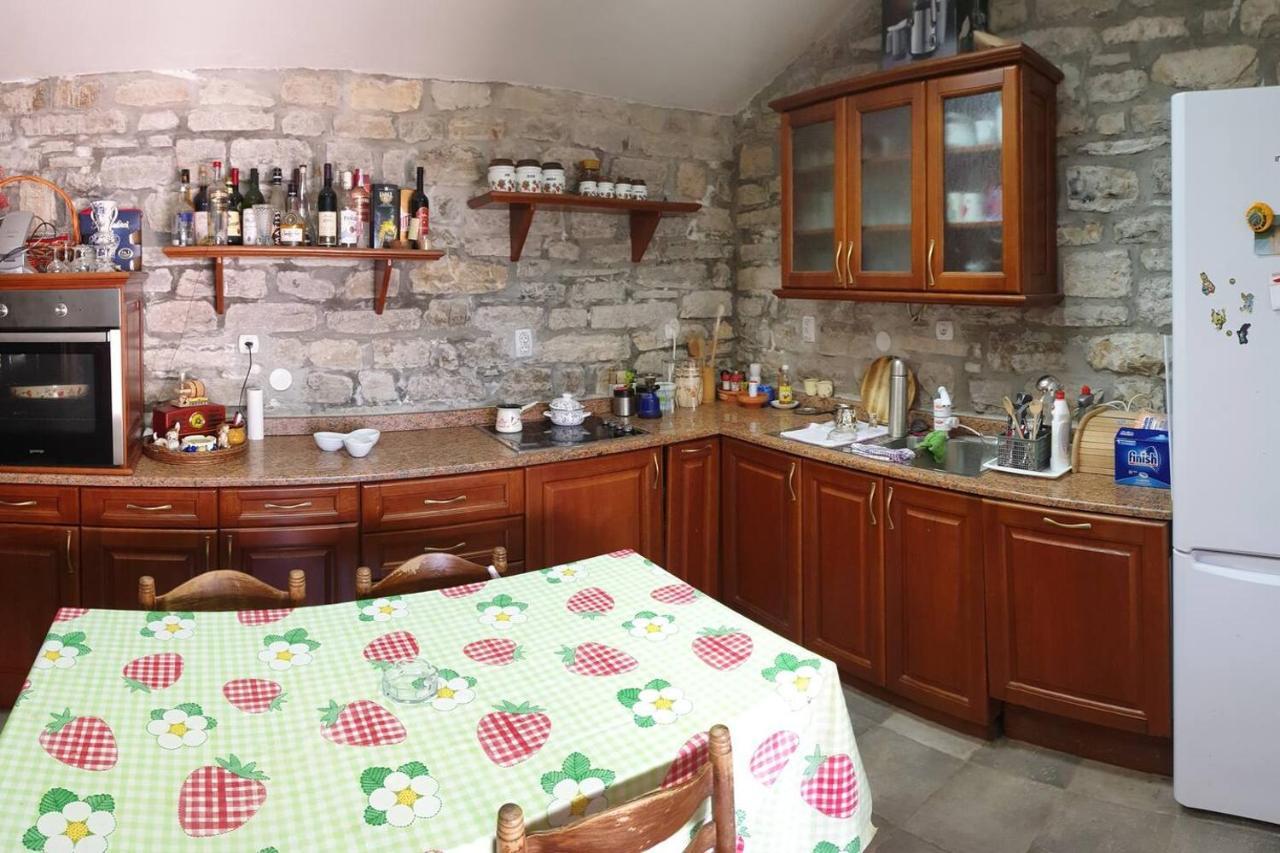 Guest House Maza Kotor Luaran gambar
